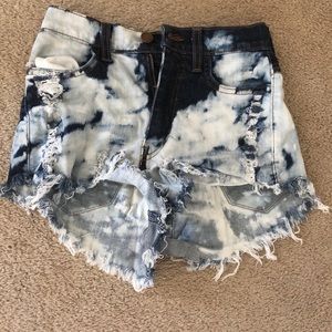 High waisted bleach jeans
